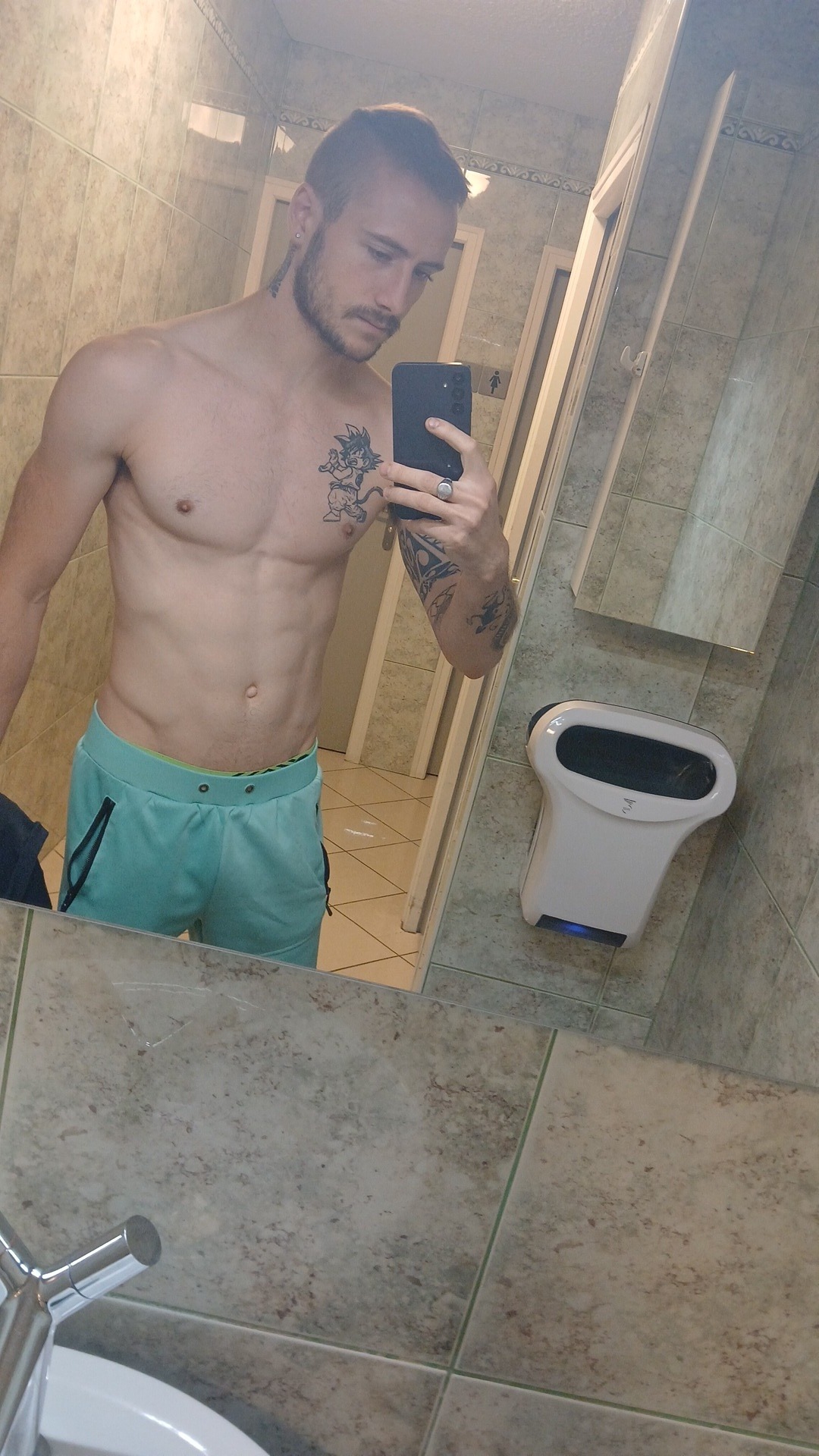 Profil de Zlatan, 26 ans, Échangiste à Bigelbach