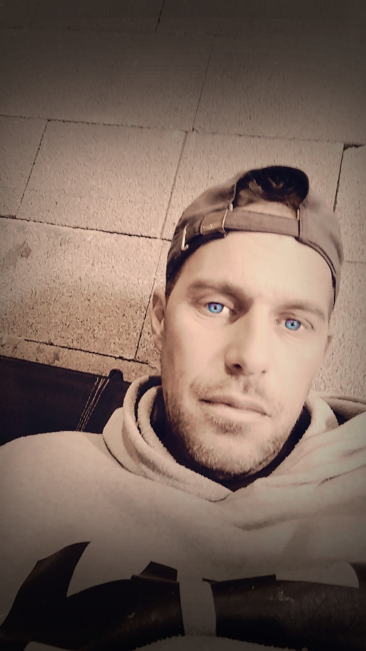 Profil de Damyan, 45 ans, Échangiste à Hachiville